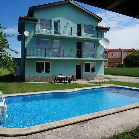 Angelinas With Private Pool