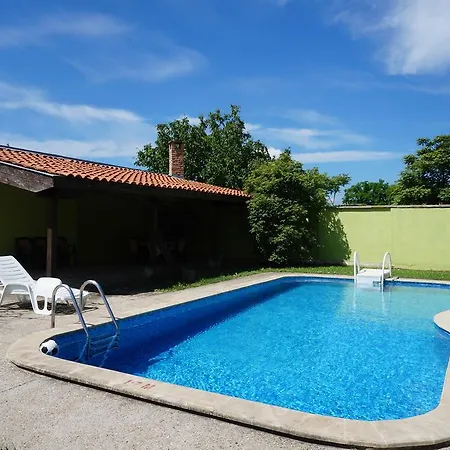 Angelinas With Private Pool
