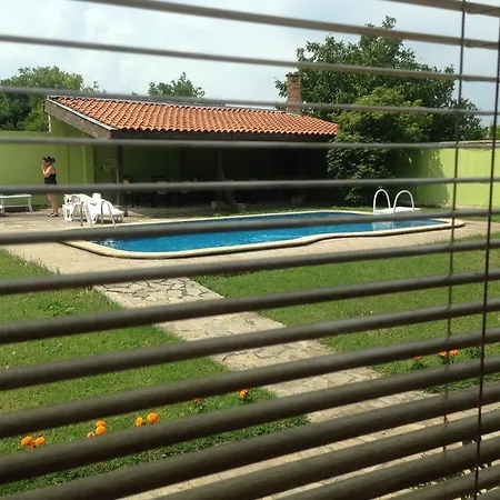 Angelinas With Private Pool Апартаменты Каварна