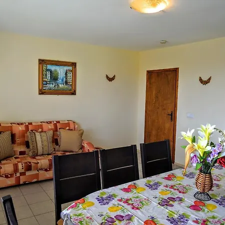Angelinas With Private Pool